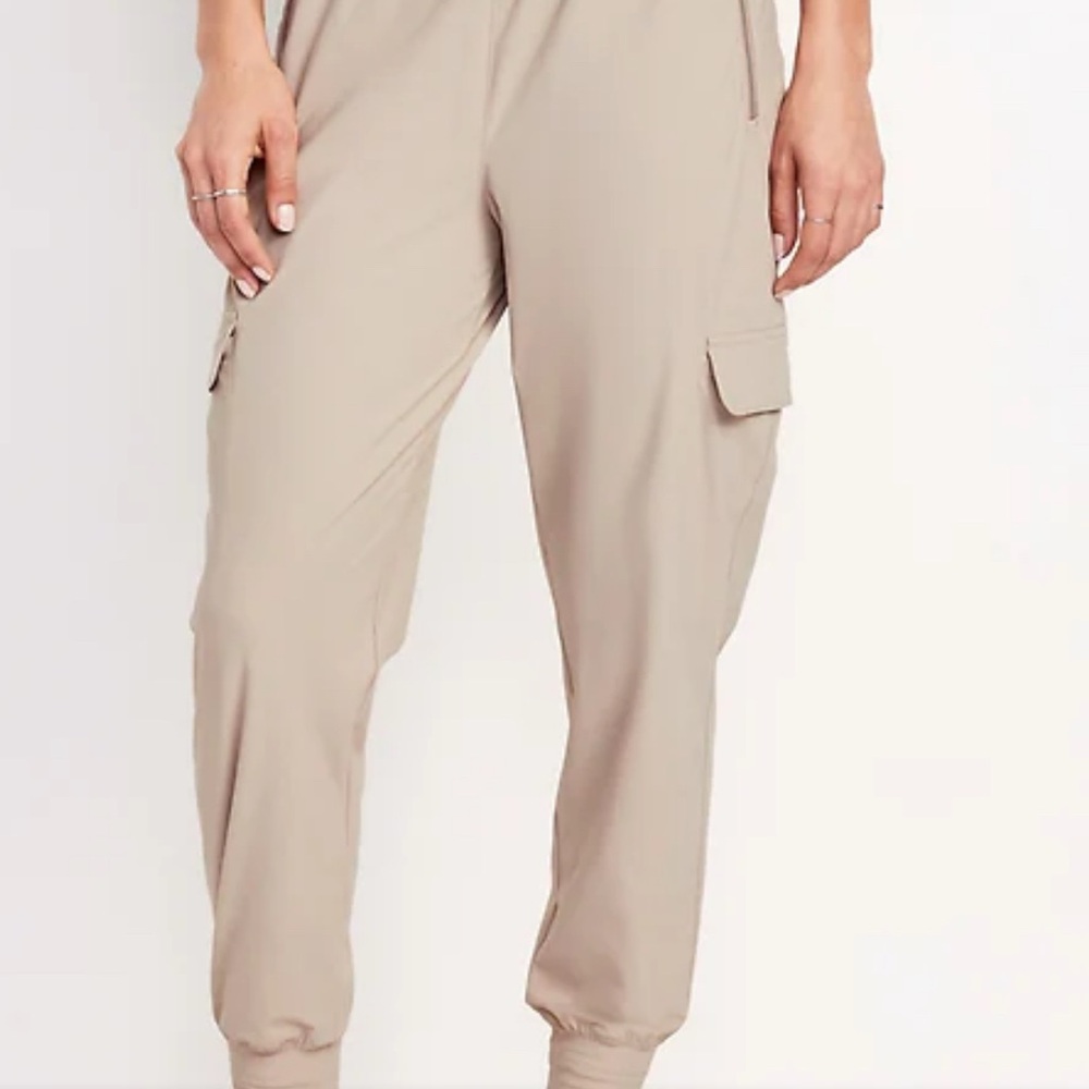Old Navy Women's Beige Cargo Jogger Pants